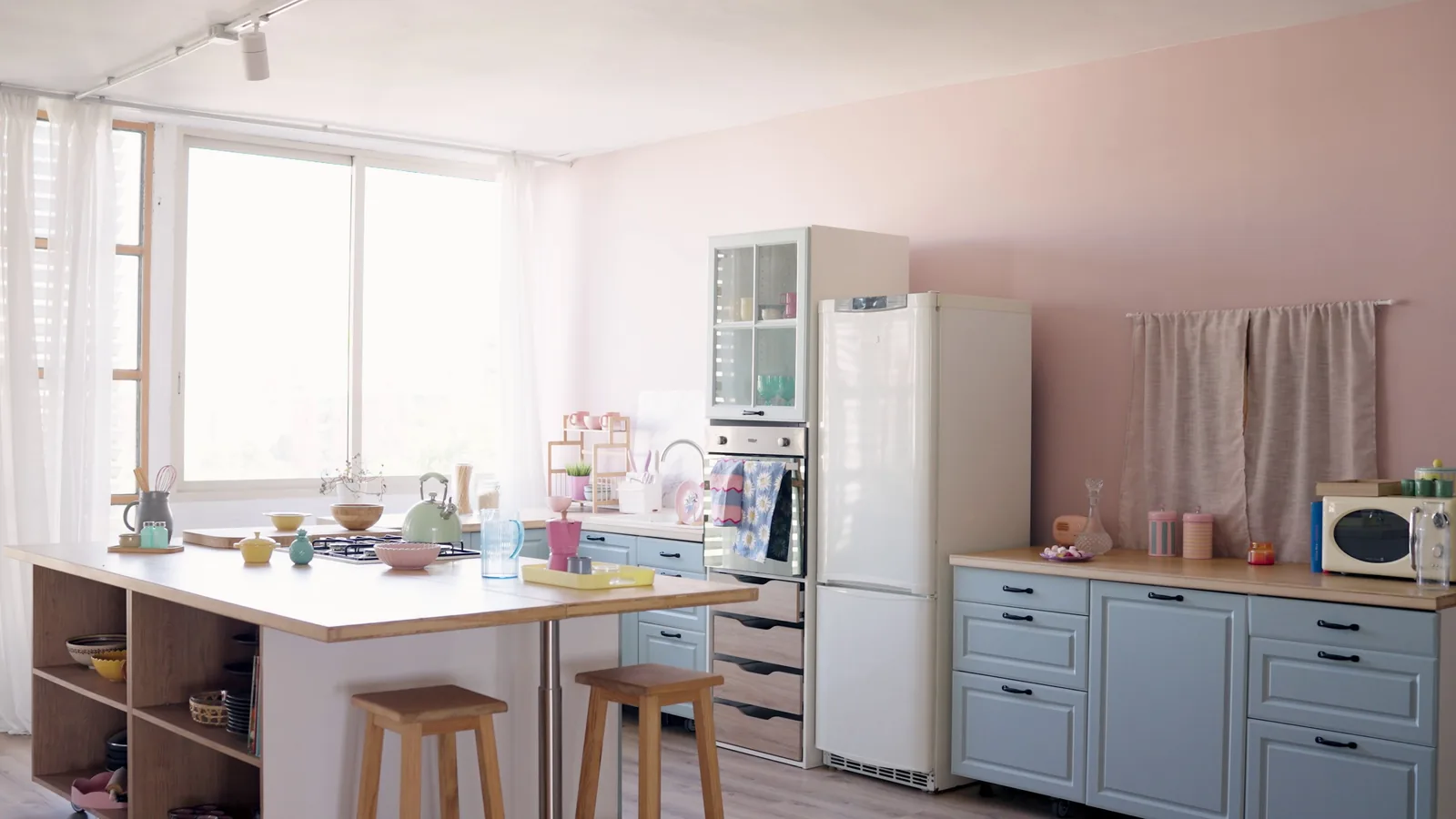 How To Style A Bookshelf With Everyday Items cover image